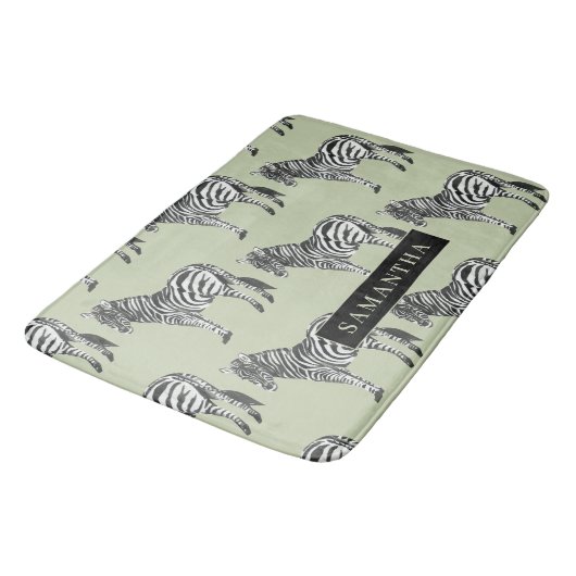 Jungle Zebra Wild Pattern & Personalized Name Badematte (Schrägansicht)