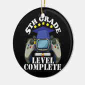 Jungs 5th Grade Abschluss 2022 Videospielklasse Keramik Ornament (Links)