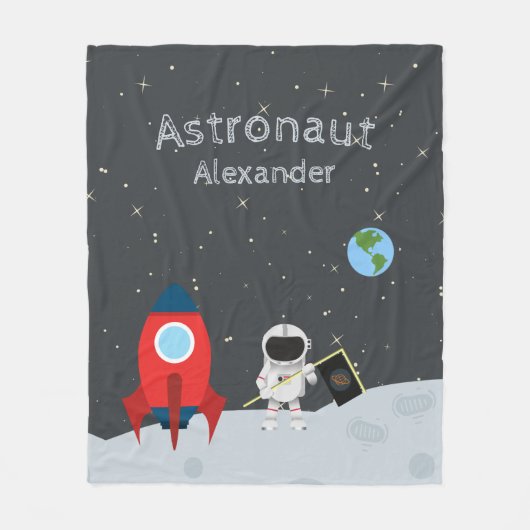 Jungs Astronaut auf dem Mond, Mit Monogramm Vornam Fleecedecke (Vorderseite)