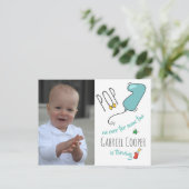 Jungs farbenfrohe Hand gezeichnet Erste Geburtstag Ankündigungspostkarte (Stehend Vorderseite)