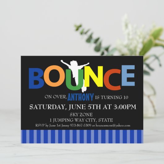 Jungs farbenfrohe Trampolin Bounce Party Einladung (Stehend Vorderseite)