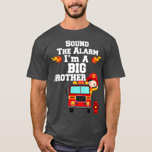 Jungs hören den Alarm in einem großen Bruder Feuer T-Shirt