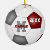 Jungs in grauer Mannschaft halten Fußball für Mädc Keramik Ornament (Vorne)