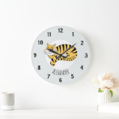 Jungs Niedlicher Jungle Tiger mit Name Kids Kinder Große Wanduhr (Zuhause)