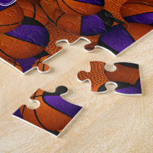 Jungs schwarze, lila Basketballmannschaft