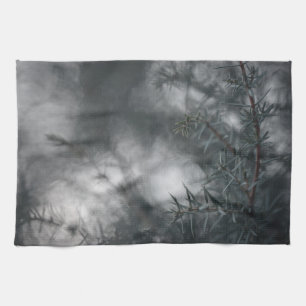 Juniper Dark Moody Floral Nature Foto Geschirrtuch