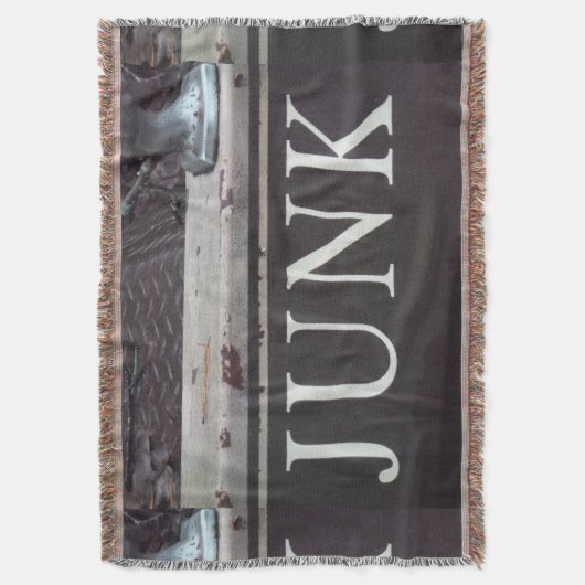 Junk-Schild auf antikem Schleppwagen, rostetes Met Decke (Vorderseite Vertikal)