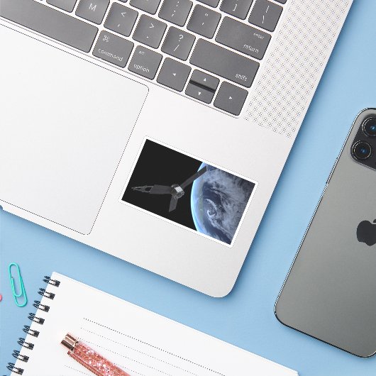 Juno Raumfahrzeug während der Erde Flyby Aufkleber (Laptop mit iPhone)