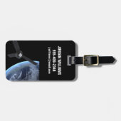 Juno Raumfahrzeug während der Erde Flyby Gepäckanhänger (Vorderseite horizontal)