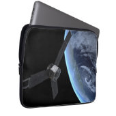 Juno Raumfahrzeug während der Erde Flyby Laptopschutzhülle (Vorne Rechts)