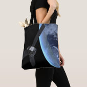 Juno Raumfahrzeug während der Erde Flyby Tasche (Von Nahem)