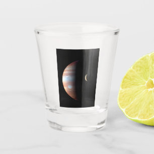 Jupiter Gasriese Planet & Io Galileischer Mond Schnapsglas