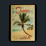 Jupiter Palm Tree Vintage Travel Magnet<br><div class="desc">Ein einzigartig Retro Mitte des Jahrhunderts modernen Jupiter Florida Kunstdruck in Vintage Reise Poster Stil. Es verfügt über eine geschwungene Palme am Sandstrand mit Ozean unter einem blauen bewölkten Himmel.</div>