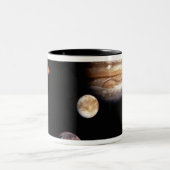 Jupiter und seine Monde Zweifarbige Tasse (Mittel)