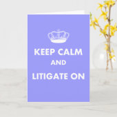 Jurist/Jurastudentin gibt "Behalt Calm Litigate.." Karte (Gelbe Blume)