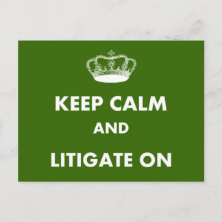 Jurist/Jurastudentin gibt "Behalt Calm Litigate.." Postkarte