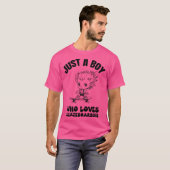 Just a boy who loves skateboarding T-Shirt (Vorne ganz)