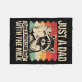 Just A Dad Who Always Came Back With The Milk Fath Fleecedecke (Vorderseite (Horizontal))