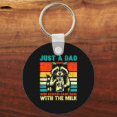 Just A Dad Who Always Came Back With The Milk Schlüsselanhänger (Vorderseite)