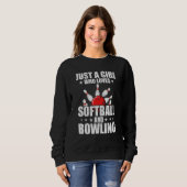 Just A Girl Who Loves Softball And Bowling Bowler Sweatshirt (Vorne ganz)