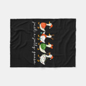 Just A Jolly Goose Santa Christmas Goose Farm Merr Fleecedecke (Vorderseite (Horizontal))