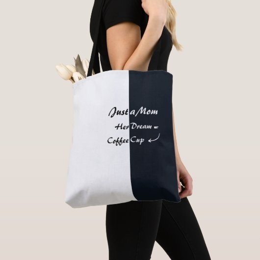 Just a Mom Coffee Dream Minimal Typography Tasche (Von Nahem)