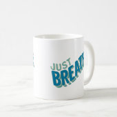 Just Breathe Zen Retro Typografie Kaffeetasse (VorderseiteRechts)