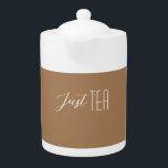 Just Brown Tea<br><div class="desc">Größe: Mittlere Teezeit wird nie wieder die gleiche sein mit einer eigenen Teekanne aus Zazzle. Diese Teekanne aus leuchtend weißem Porzellan sieht mit deinen Fotos, Texten und Motiven einfach toll aus. Diese Teekanne ist für Spülmaschine und Mikrowelle geeignet und verleiht deinem Zuhause einen ganz besonderen Touch. Ideal zum Tee mit...</div>