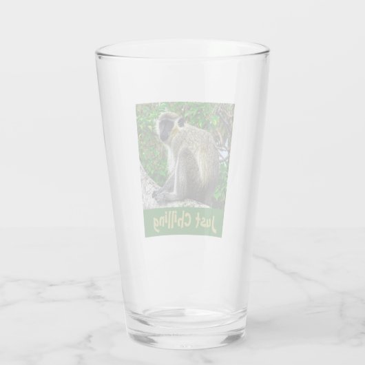 "Just Chilling" grünes Affenglas Glas (Rückseite)