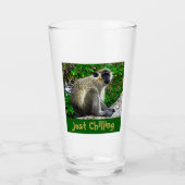 "Just Chilling" grünes Affenglas Glas (Vorderseite)