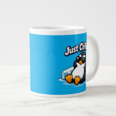 JUST CHILLING PINGUIN Throw Pillow Jumbo-Tasse (Vorderseite Rechts)