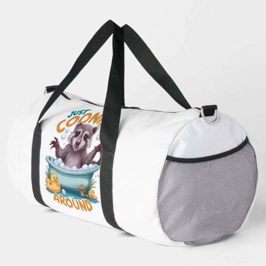 Just Cooning, Playful Raccoon Bath time Adventure Duffle Bag (Rechte Ecke)