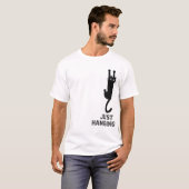 Just Hanging Cat – Funny Climbing Black Cat  T-Shirt (Vorne ganz)