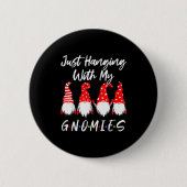 Just Hanging With My Gnomies Shirt, Christmas Gnom Button (Vorderseite)