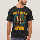 Just Here For The Latkes Funny Hanukkah Bigfoot T-Shirt (Vorderseite)