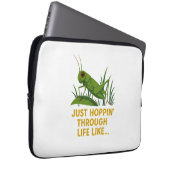 "Just Hoppin’ Funny Grasshopper Art" Laptopschutzhülle (Vorne Rechts)