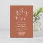 Just Liebe Elegantes Script Foto Terracotta Weddin Einladung (Stehend Vorderseite)