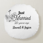 Just married 50 year ago wedding anniversary  rundes kissen<br><div class="desc">Just married 50 years ago personalized 50th wedding Anniversary simple couple round pillow. .  Perfect gift for married couple who are celebrating 50 years together married.</div>