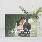 Just Married | Brush Letters Hochzeitsankündigung Einladung (Stehend Vorderseite)