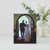 Just Married Couple Church Hochzeitsankündigung Postkarte (Stehend Vorderseite)