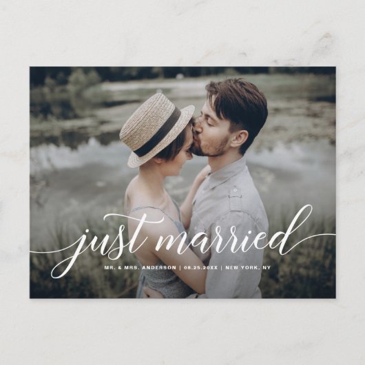 Just Married Curry Script Overlay White Foto Ankündigungspostkarte (Vorderseite)