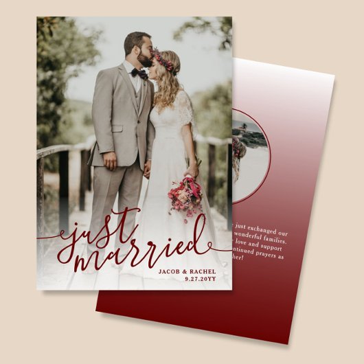 Just Married Dark Red Script Overlay Foto Hochzeit Ankündigung