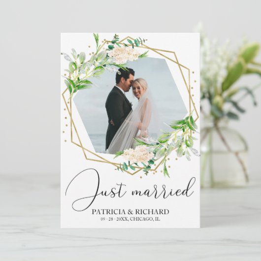 Just Married Elegant Greenery Eloped Ankündigung (Stehend Vorderseite)