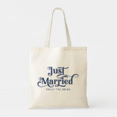Just Married Elegant Navy Blue Typografie Tragetasche (Rückseite)
