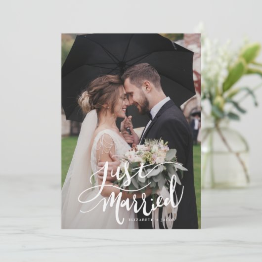 Just Married Elegant Script Wedding Foto Ankündigung (Stehend Vorderseite)