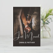 Just Married Elegant Script Wedding Foto Announce Ankündigung (Stehend Vorderseite)