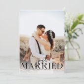 Just Married Foto Black Typografy Ankündigung (Stehend Vorderseite)