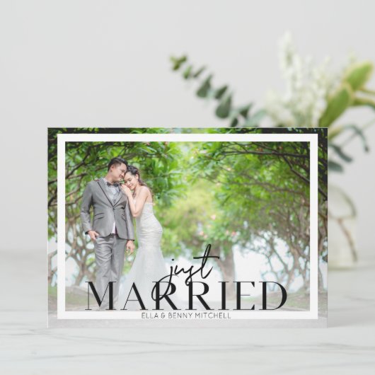Just Married Frame FotoTypografie Horizontal Einladung (Stehend Vorderseite)