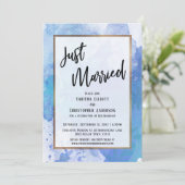 Just Married Gold Border Abstrakt Blue Splashes Einladung (Stehend Vorderseite)