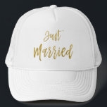 Just Married Gold Found White Trucker Hat Truckerkappe<br><div class="desc">Nur verheiratet Gold Foil und White Trucker Hut für sie.</div>